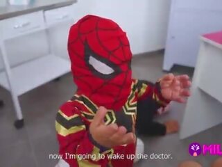 Pienoisleikkuri spider-man defeats clinics thief ja erinomainen maryam imee hänen cock&period;&period;&period; hero tai villain&quest;